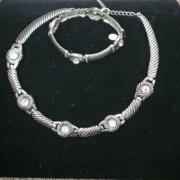 Jewelry - Picture 1 of 1